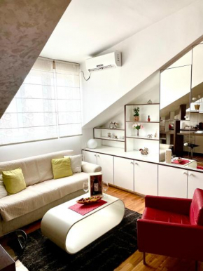 TRIANGLE CITY Apartment 1